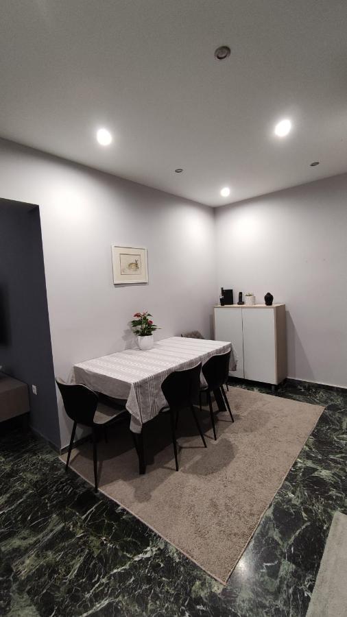 Two Bedroom Apartment In Афины Экстерьер фото